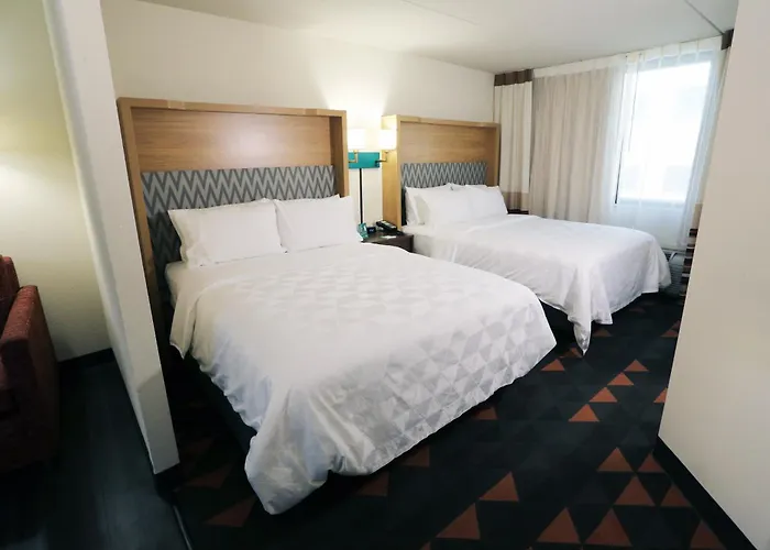 Hotel By Ihg Champaign