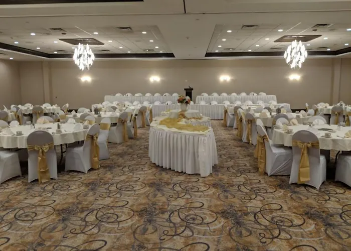 By Ihg 3* Champaign