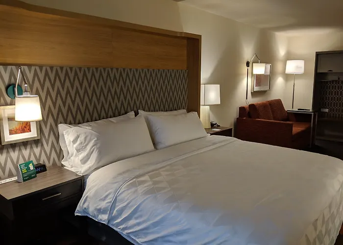 Hotel By Ihg Champaign