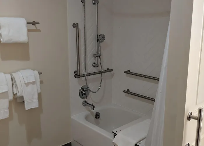 By Ihg Champaign