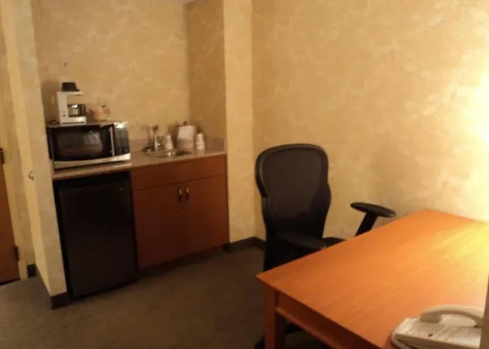 Hotel By Ihg Champaign