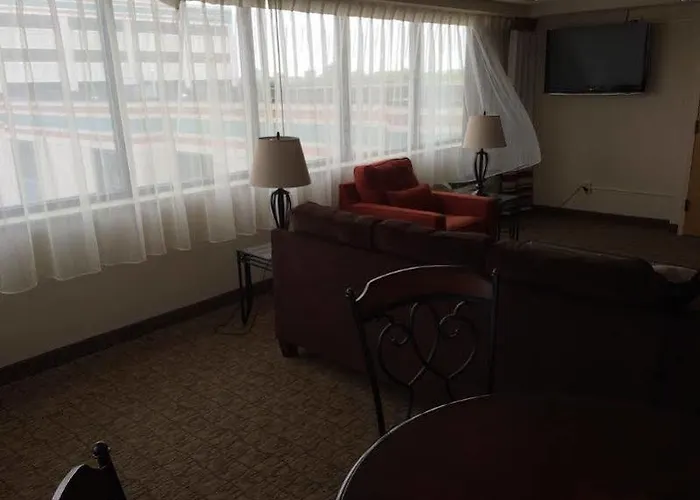 By Ihg 3* Champaign