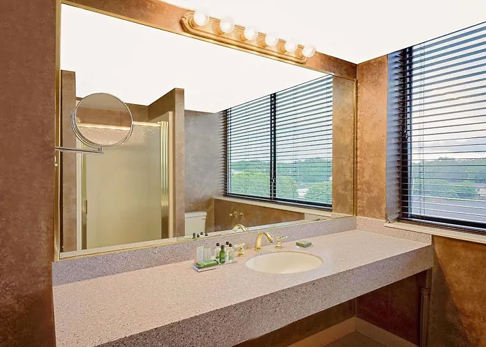 Hotel By Ihg