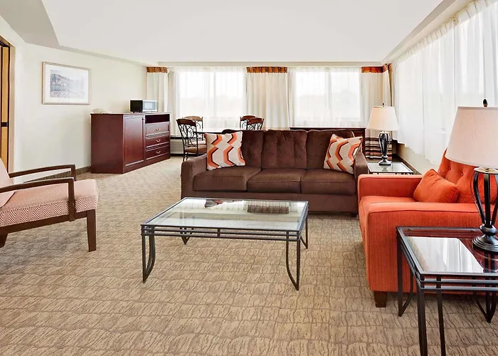 By Ihg Champaign