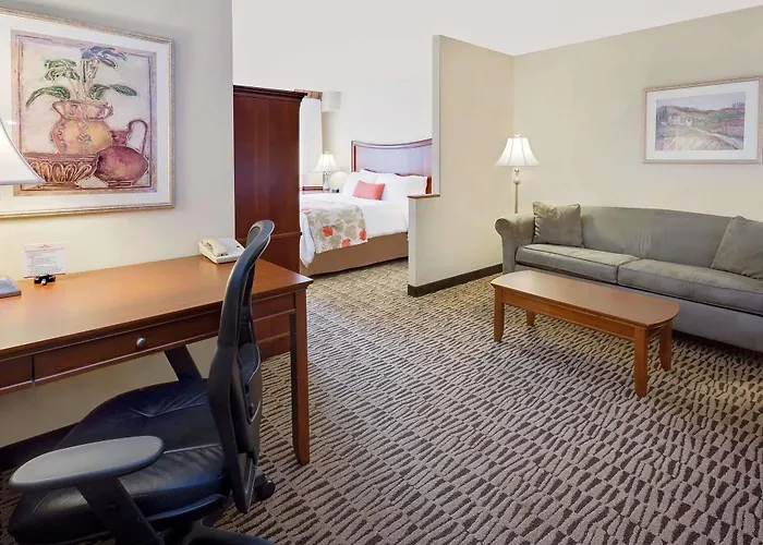 By Ihg Отель Шампейн