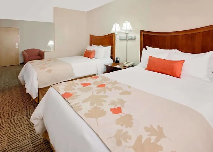By Ihg 3* Champaign